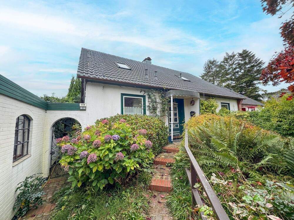 Thumbnail-Solide Doppelhaushälfte mit Vollkeller und Garten