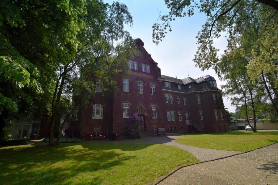 Thumbnail-***Lichtdurchflutete Wohnung im historischen Gemäuer mit Aufzug in Rheindahlen***