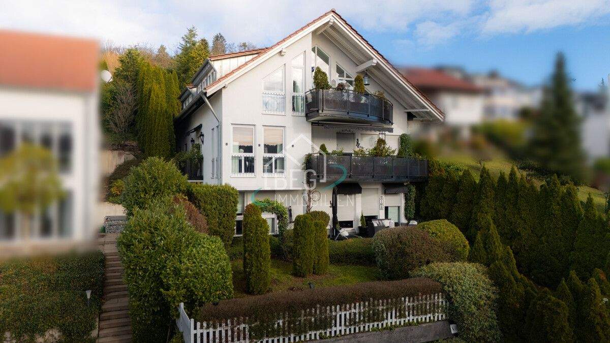 Thumbnail-Gepflegtes Mehrfamilienhaus mit ca. 270 m², Garten, weitläufigem Ausblick und 3 Garagen