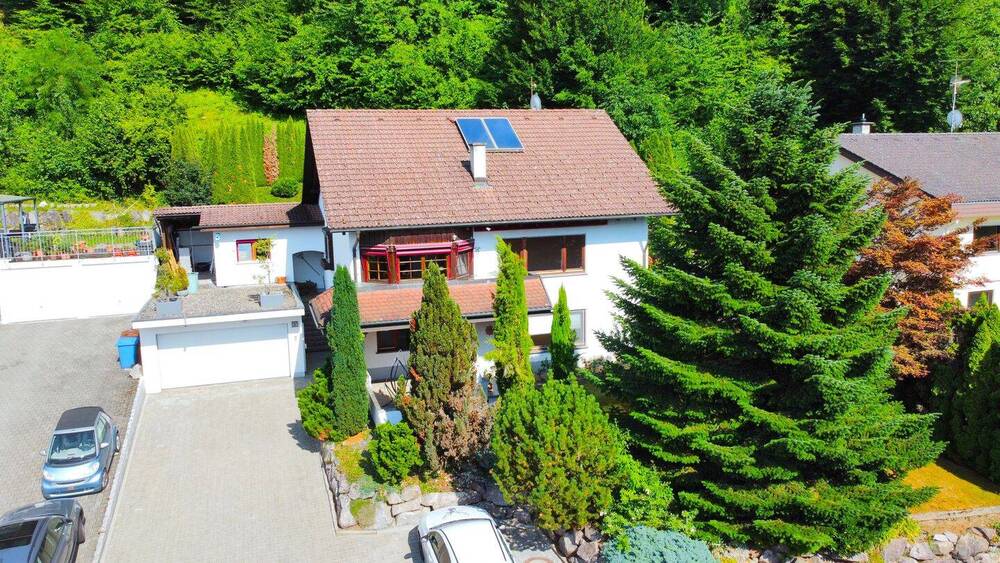 Thumbnail-*RESERVIERT*Attraktives Einfamilienhaus mit separater Einliegerwohnung in beliebter Lage von Kadelburg zu verkaufen