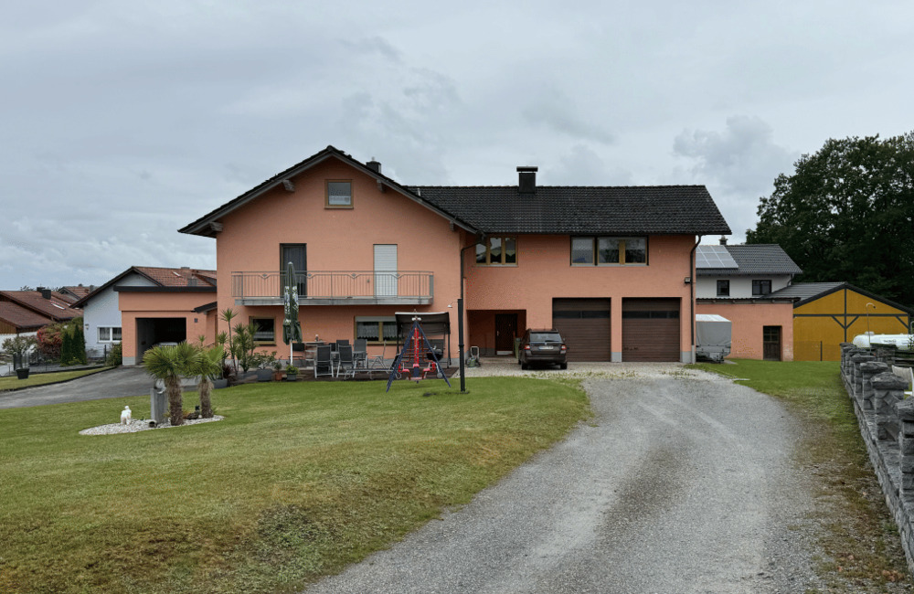 Thumbnail-Mehrfamilienhaus (2 Wohnungen) mit großem Garten und geräumigen Garagen sowie BalkonTerrasse