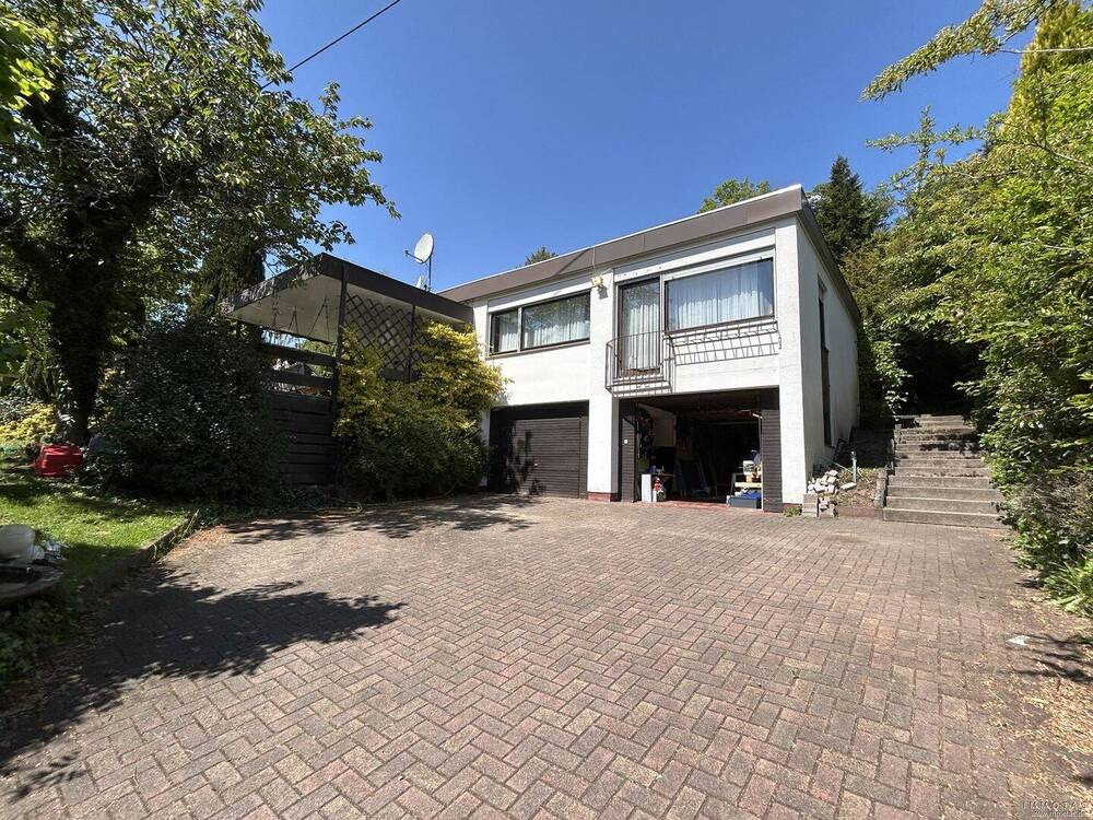 Thumbnail-Sanierungsbedürftiger Bungalow aus Nachlass mit Wintergarten und 2 Garagen - aktuell vermietet