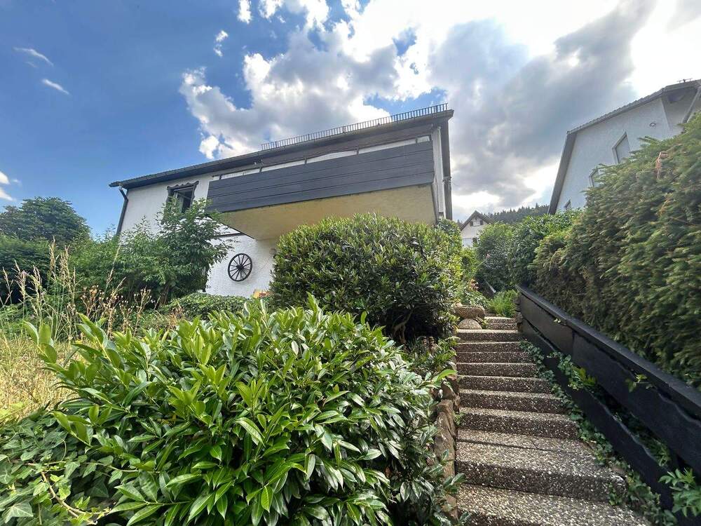 Thumbnail-Charmantes 1–2-Familienhaus mit Einliegerwohnung in ruhiger Wohnlage-ideal für Familien oder Mehrgenerationen