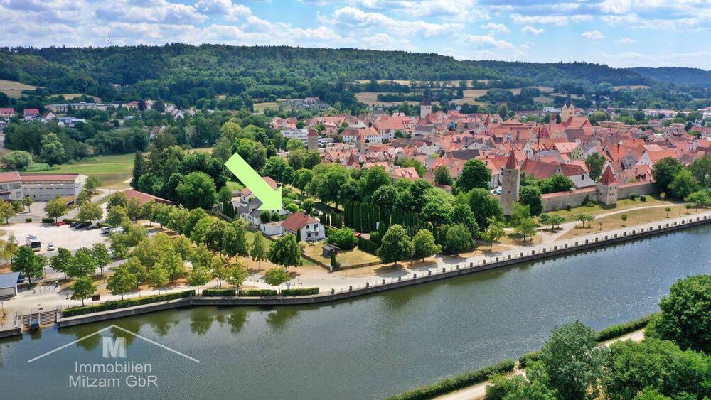 Thumbnail-Unverbaubares Einfamilienhaus mit Doppelgarage in einmaliger Lage direkt am Main-Donau-Kanal