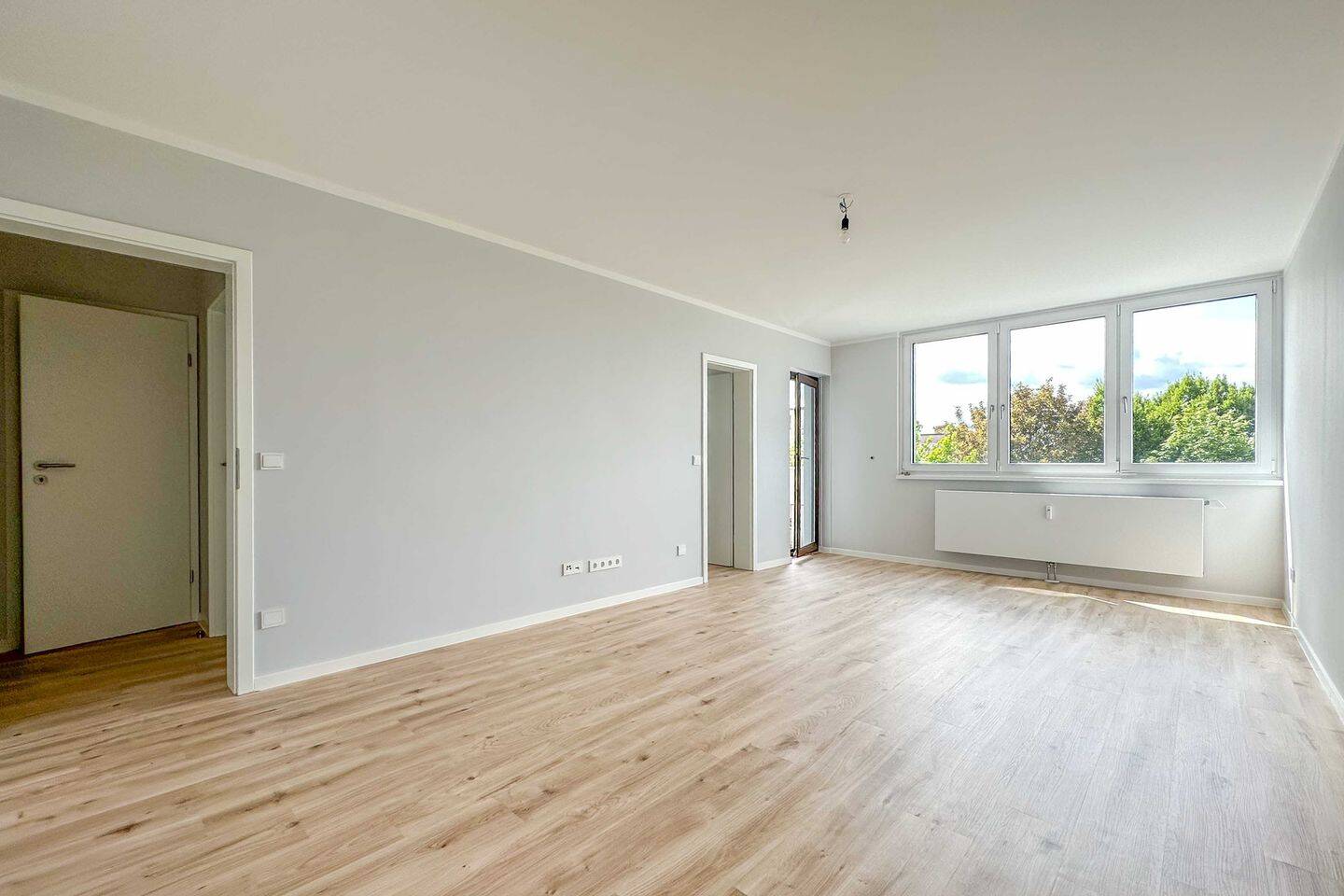 Thumbnail-Modernisierte 1-Zimmer-Wohnung mit Balkon und TG-Stellplatz in Troisdorf