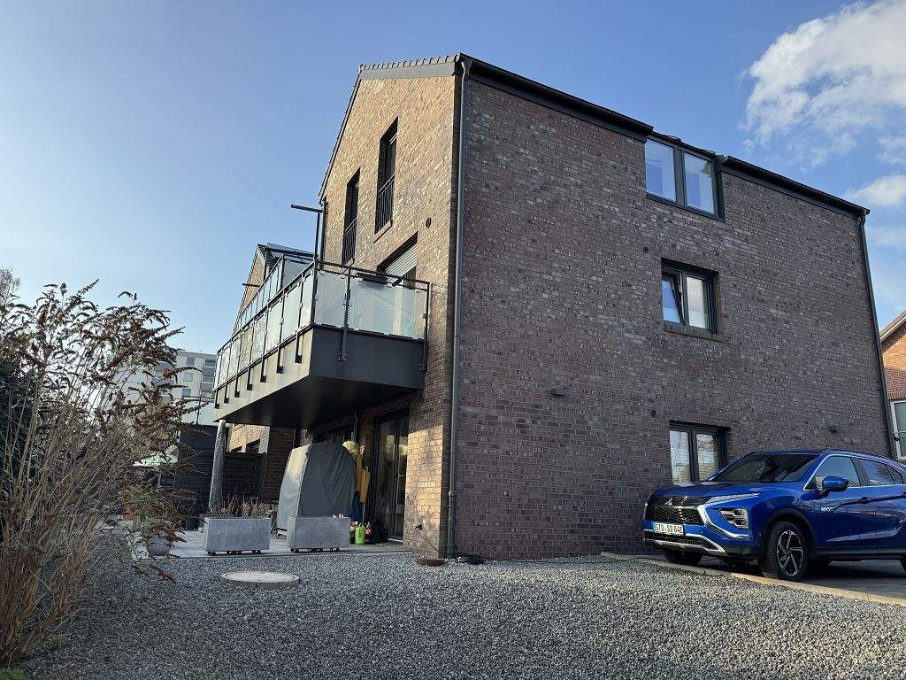Thumbnail-hochwertige 2,5-Zimmer-Wohnung (KfW 55) mit Balkon und Fahrstuhl in Altstadtnähe