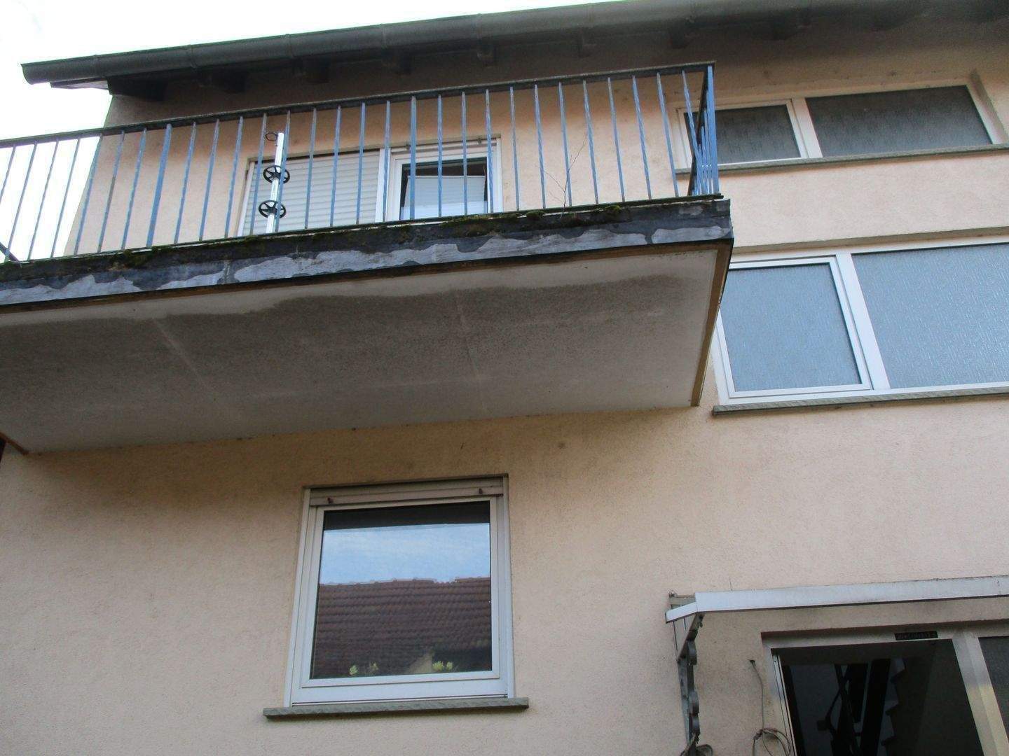Thumbnail-Zweifamilienhaus mit ca. 600 m² Grundstücksfläche (Teilfläche aus einem Gesamtgrundstück) in Bergrheinfeld