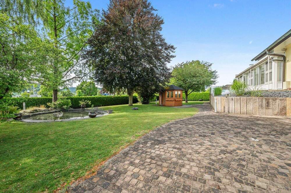 Thumbnail-PROVISIONSFREI - Einfamilienhaus mit herrlichem Garten, Wintergarten und 2 Garagen