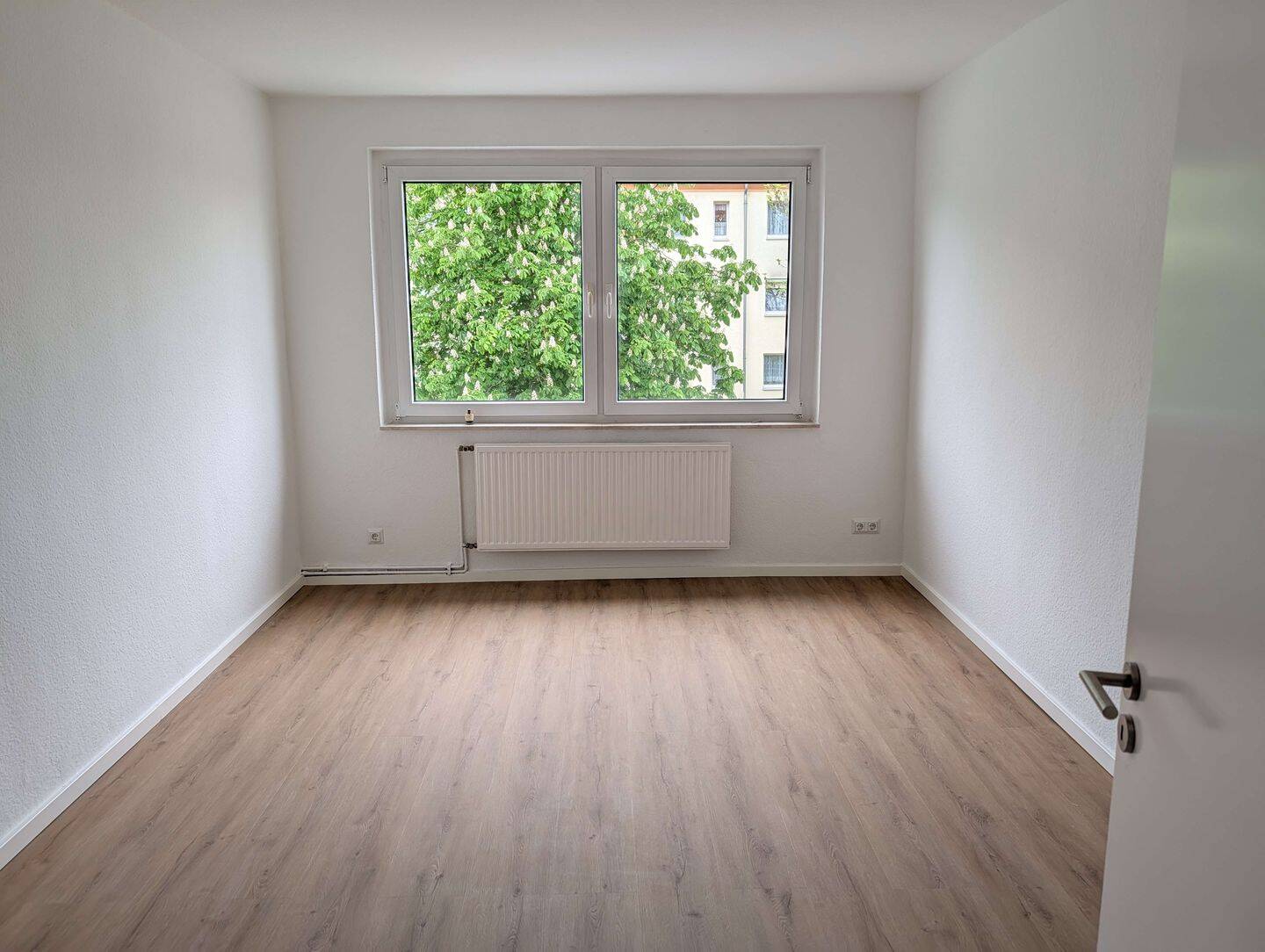 Thumbnail-LIVEVIDEO, S-Bahn-Badesee-Wohnen im Grünen, HomeofficePendeln(30Min. LEIPZIG) hilfsbereite Nachbarn