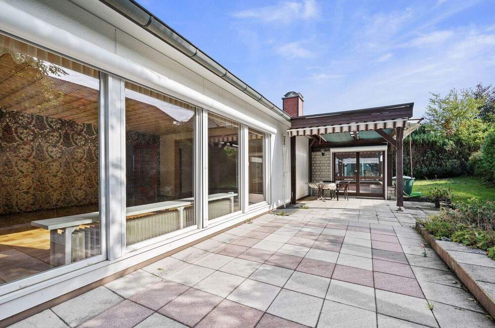 Thumbnail-PROVISIONSFREI- Großes Haus mit Garage, Terrasse und Wintergarten - Einliegerwohnung möglich