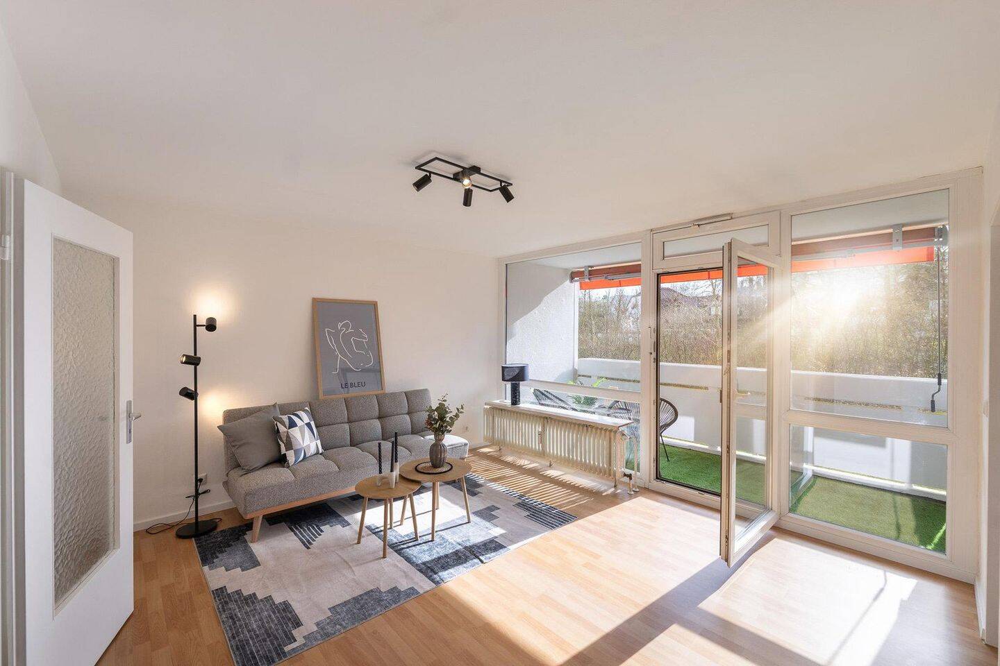 Thumbnail-Neu renovierte 2 Zi-Whg m. Balkon voll möbliert mit Schwimmbad