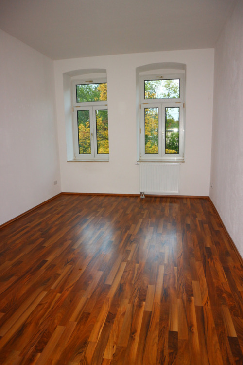 Thumbnail-Moderne Bodenbeläge - Tageslichtbad mit Eckbadewanne - Balkon - WG-gerecht