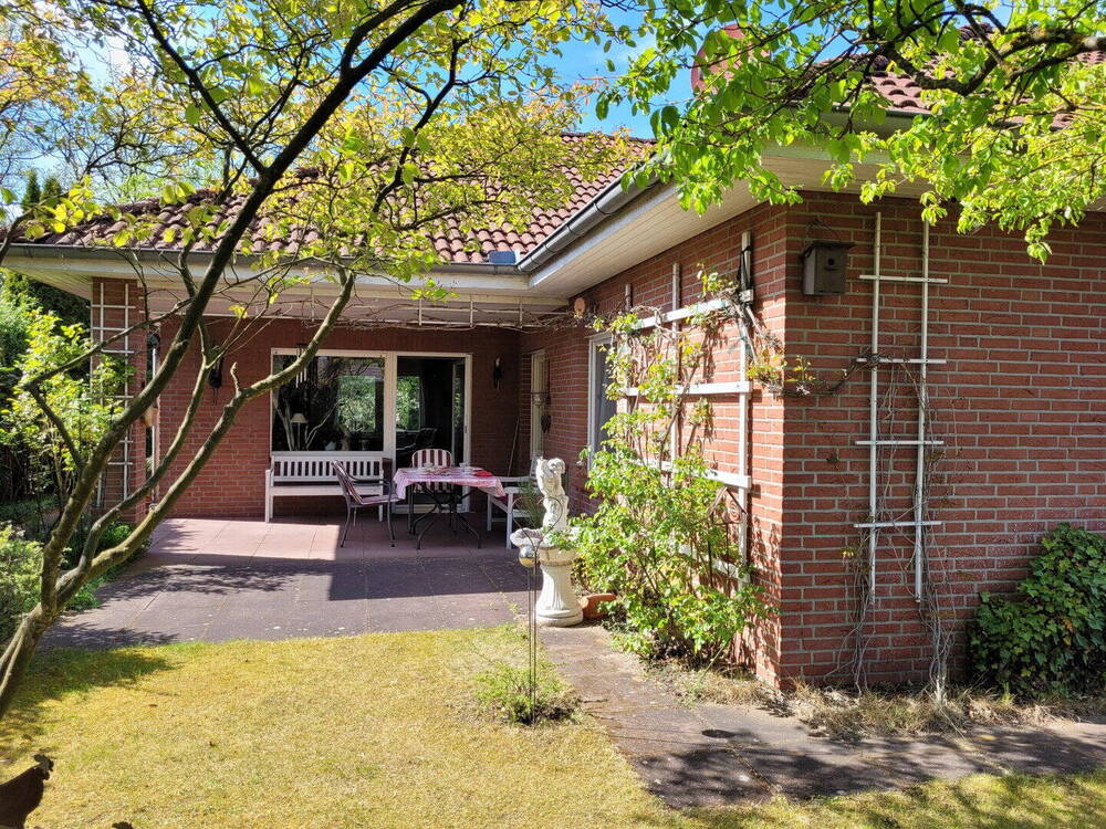 Thumbnail-Schöner Winkelbungalow mit großem Grundstück - RESERVIERT