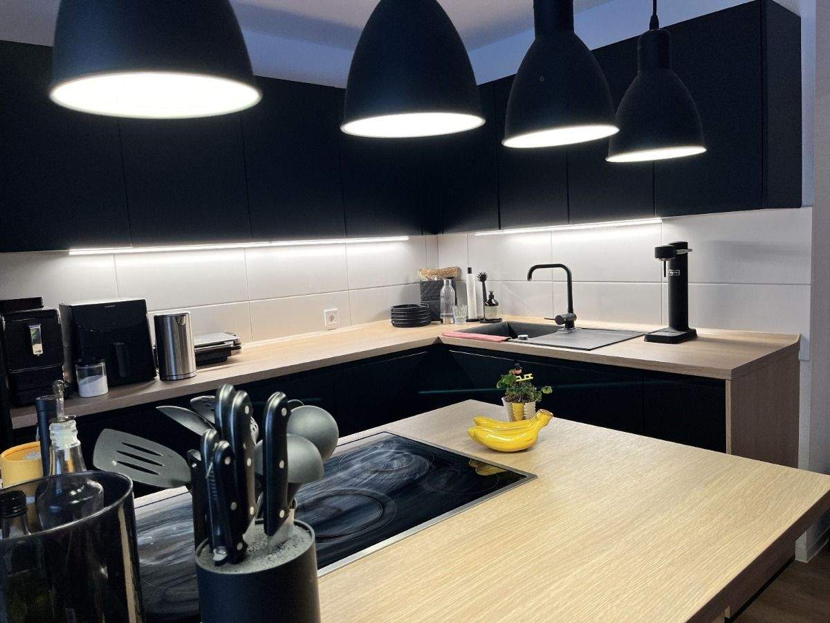 Thumbnail-Moderne 3-Zimmerwohnung mit Balkon und zwei Tiefgaragenplätzen in der Moerser City