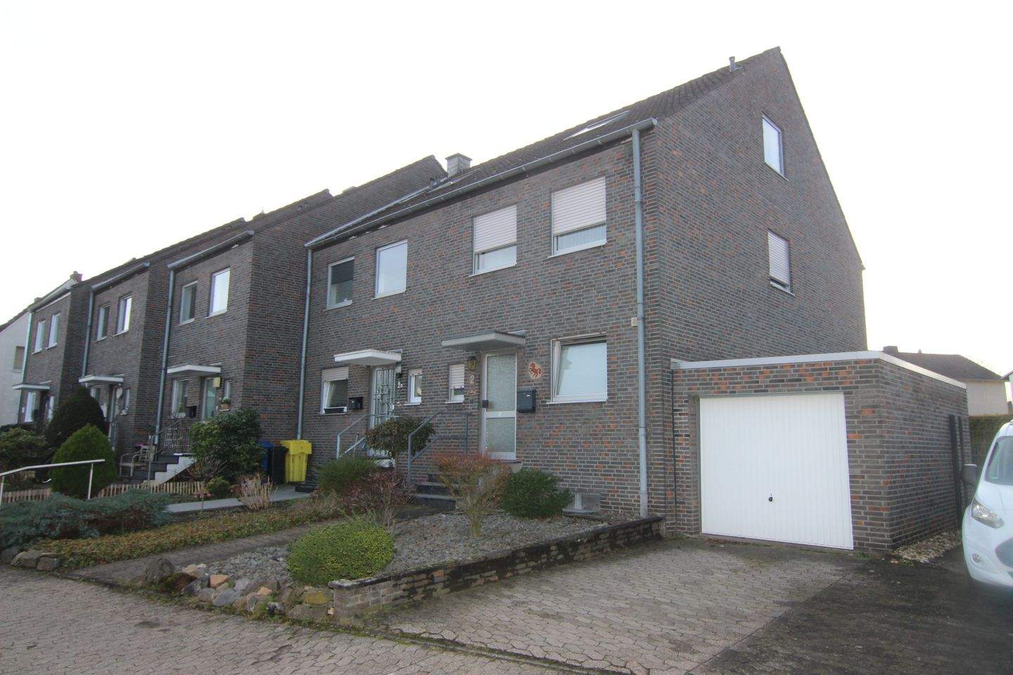 Thumbnail-GEPFLEGTES EINFAMILIENHAUS MIT GARTEN UND GARAGE