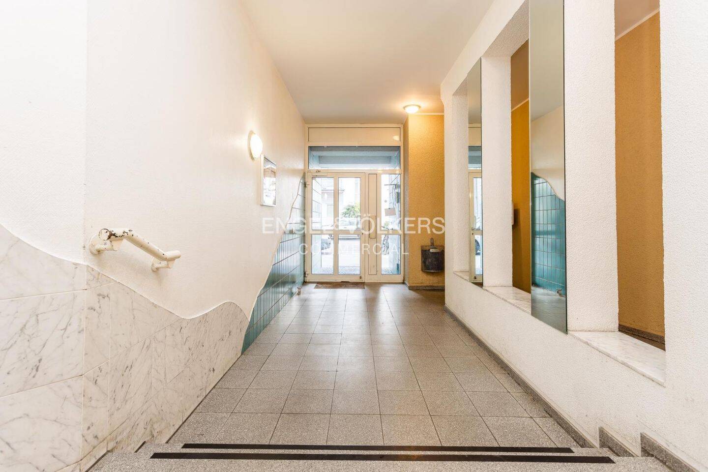 Thumbnail-Gepflegtes Wohn- und Geschäftshaus in Reinickendorf