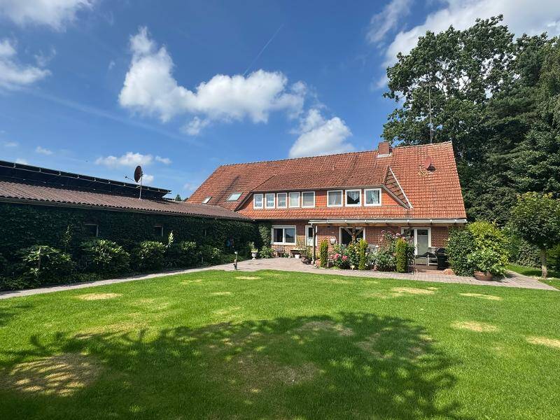 Thumbnail-Großes Zweifamilienhaus, sehr gepflegt, zentral gelegen.