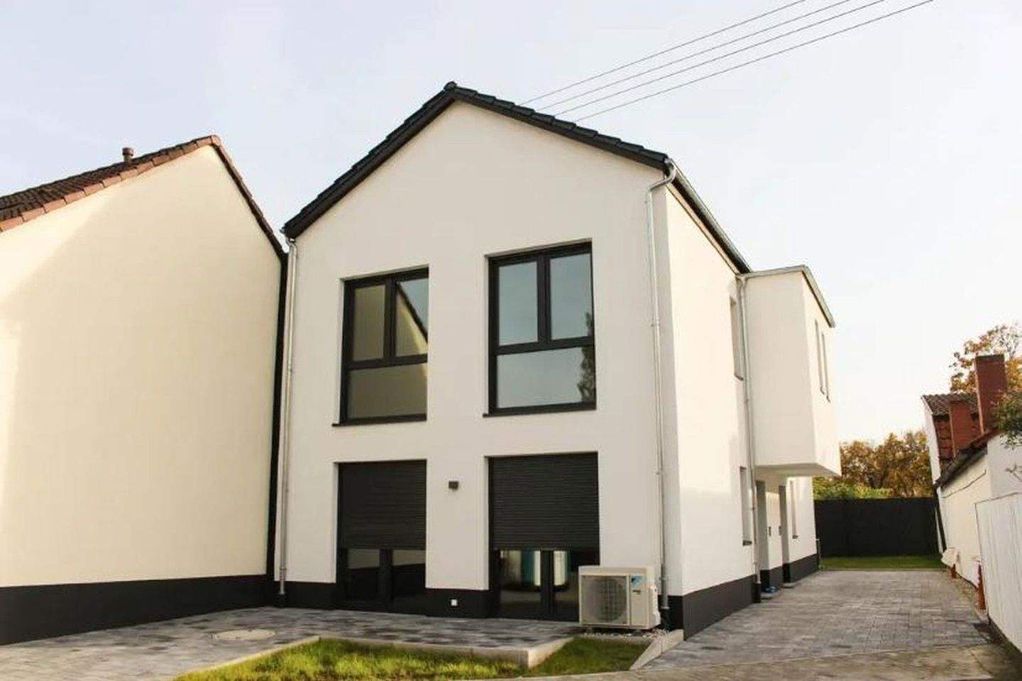 Thumbnail-Neubau-Doppelhaushälfte - Modernes Wohnen im Erstbezug mit hochwertiger Ausstattung und Garten