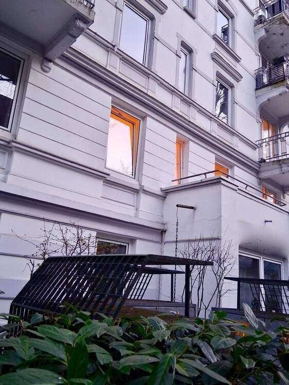 Thumbnail-zu verkaufen - freie Eigentumswohnung - 1 OG - zauberhaft - Dielen Stuck - kleine Dachterrasse - bezugsfertig