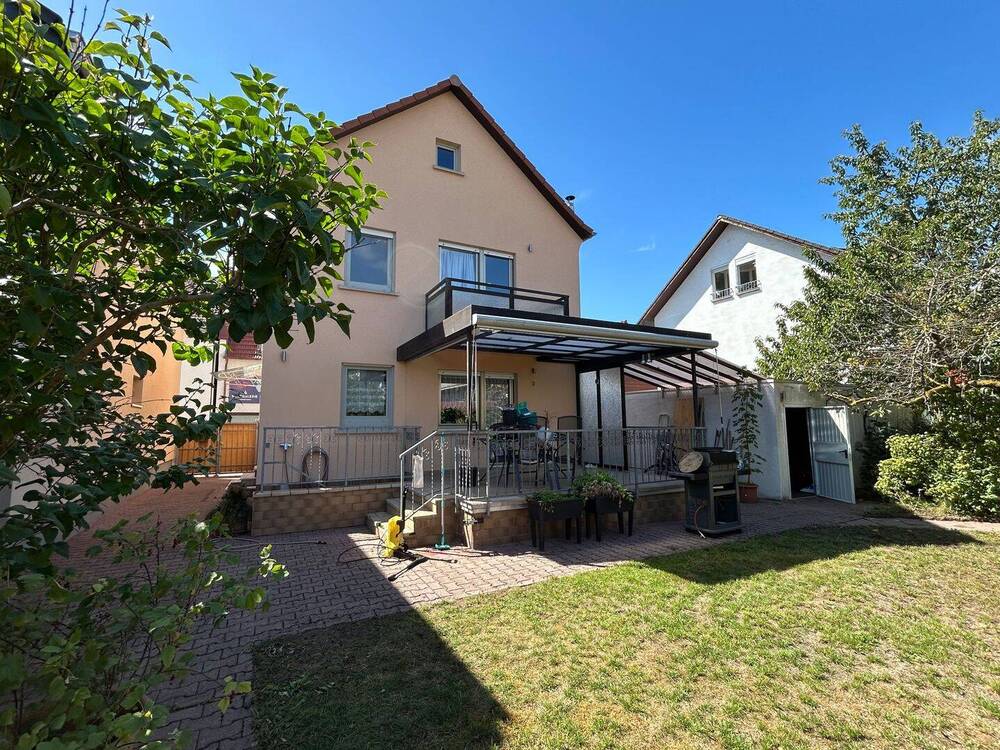 Thumbnail-:: Gepflegtes Einfamilienhaus mit Garten, Wellnessbereich & Ausbaureserve (H 548) ::