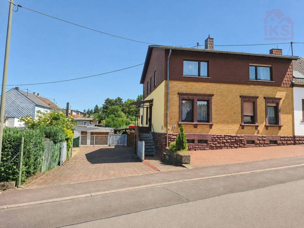Thumbnail-Ein - Zweifamilienhaus in Ludweiler mit Garten und Garage