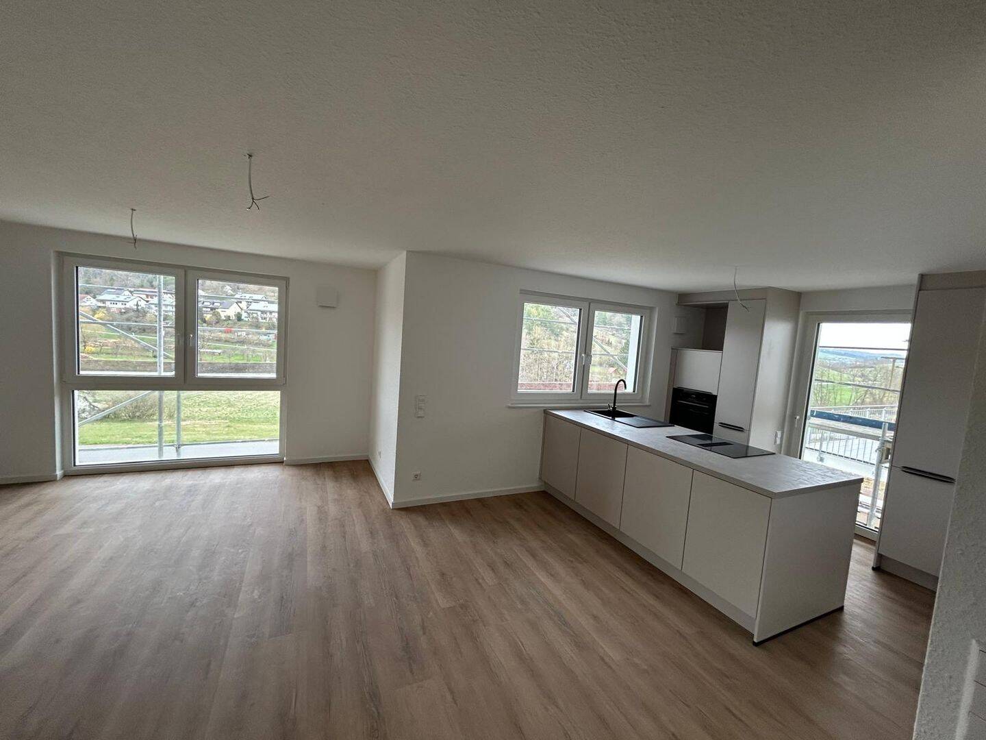 Thumbnail-Erstbezug in Kupprichhausen: Moderne, helle 3-Zimmer-Wohnung mit Balkon und Ausblick ins Grüne