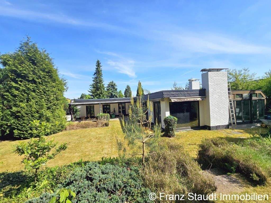 Thumbnail-Bungalow in traumhafter Lage und eigenem Wald