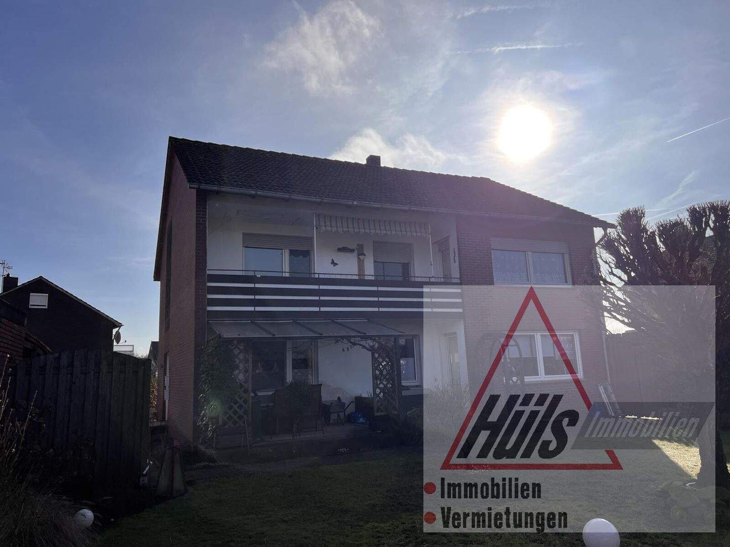 Thumbnail-Gepflegtes Zweifamilienhaus mit großem Grundstück, Keller & Doppelgarage in ruhiger Lage
