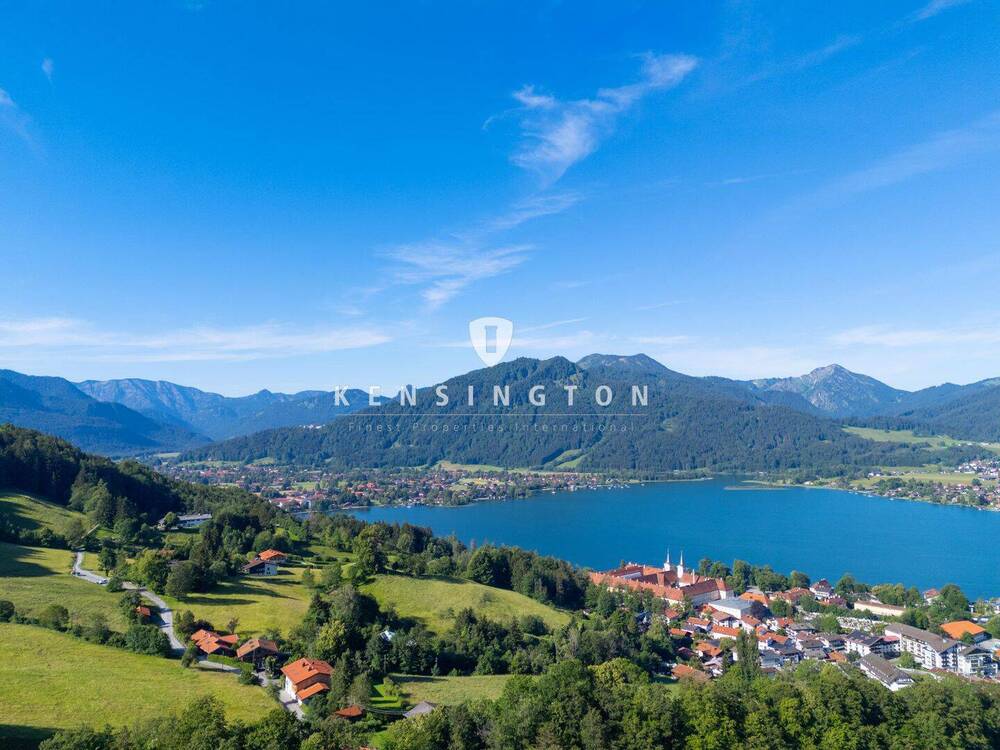 Thumbnail-Kensington-Exklusiv-Zweifamilienhaus am Tegernsee mit Panoramablick und Gestaltungspotenzial