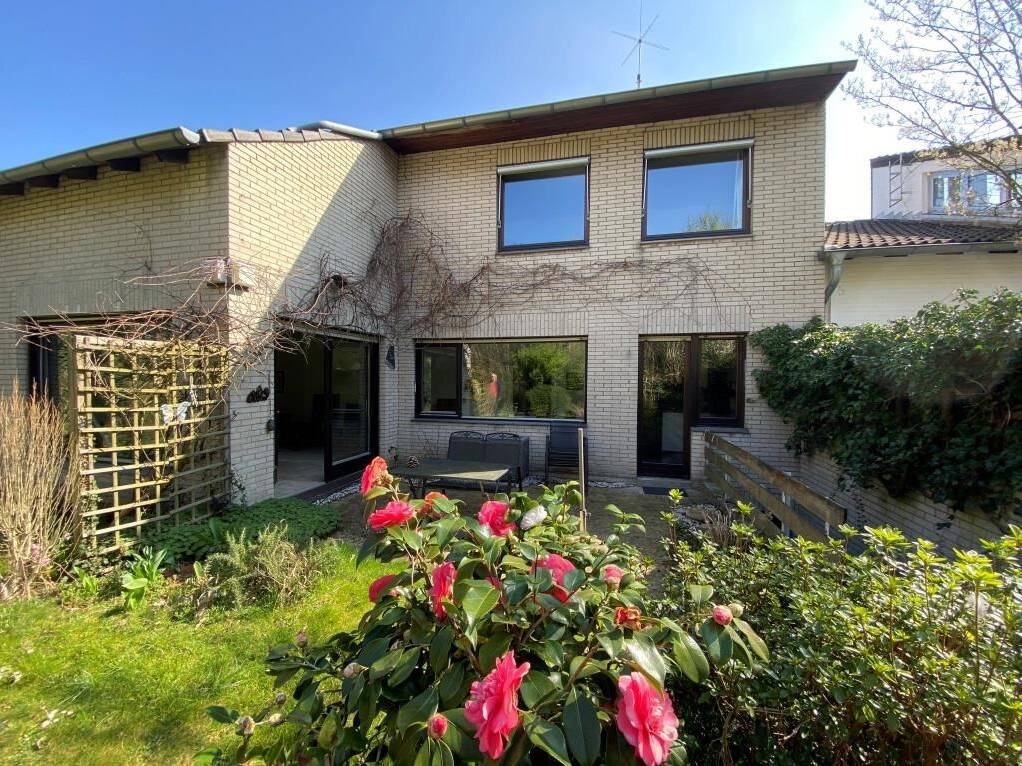 Hausrückanicht mit Garten