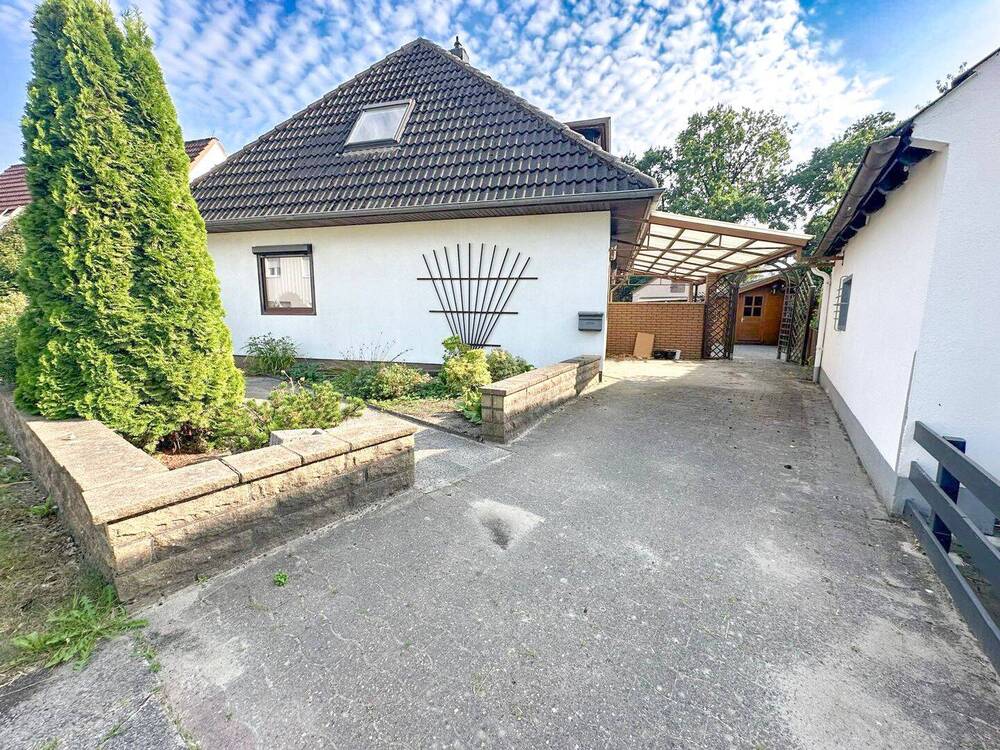Hausfront / Einfahrt