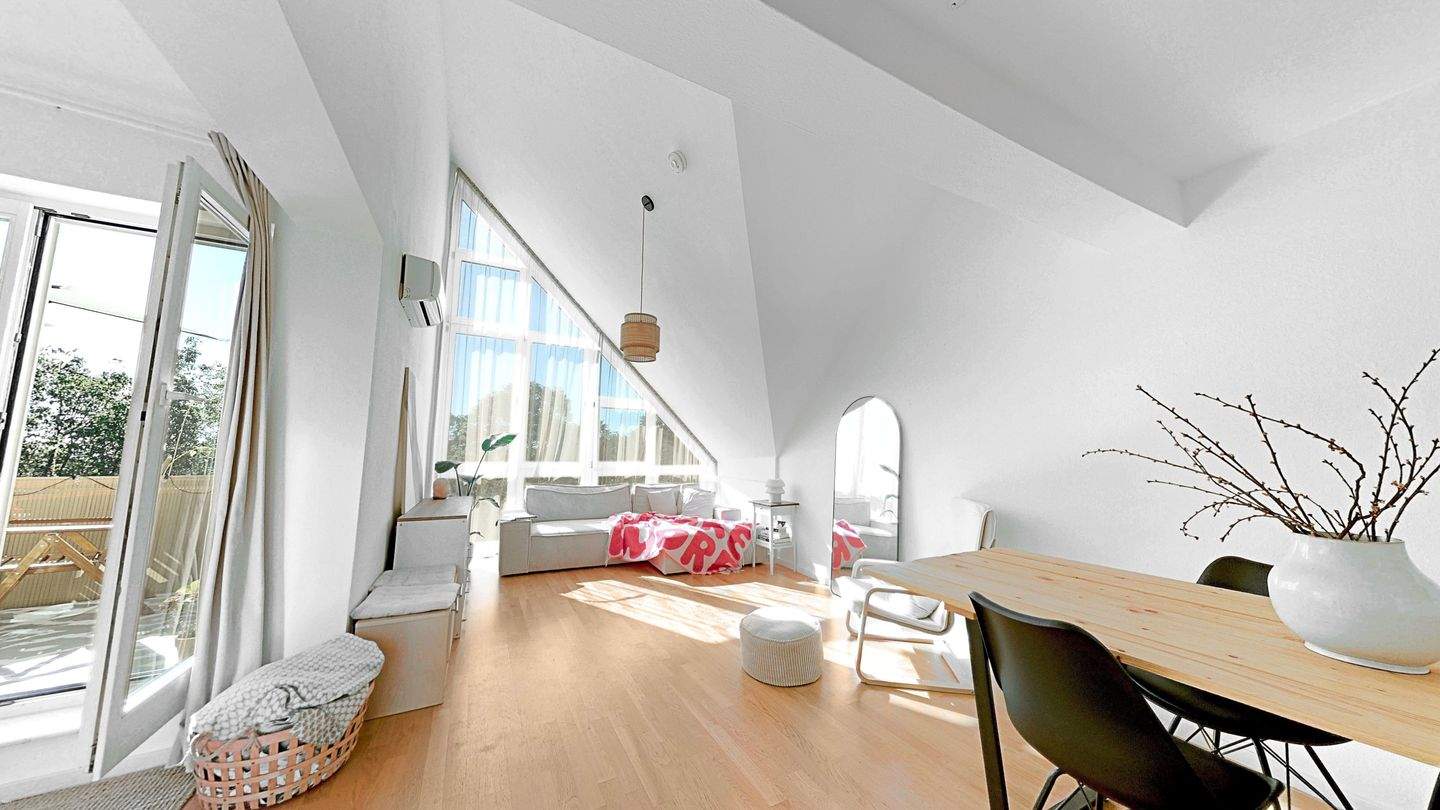 Thumbnail-Sonnenverwöhnte 3 - Zimmer Galeriewohnung mit Balkon und Tiefgarage in Wiesbaden - Sonnenberg