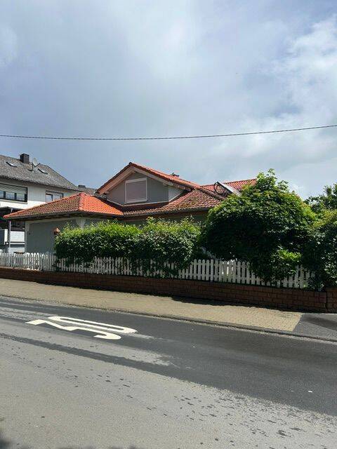 Thumbnail-Toller Bungalow mit überdachter Terrasse, Doppelgarage und schönem Garten in Haiger-Allendorf gelegen
