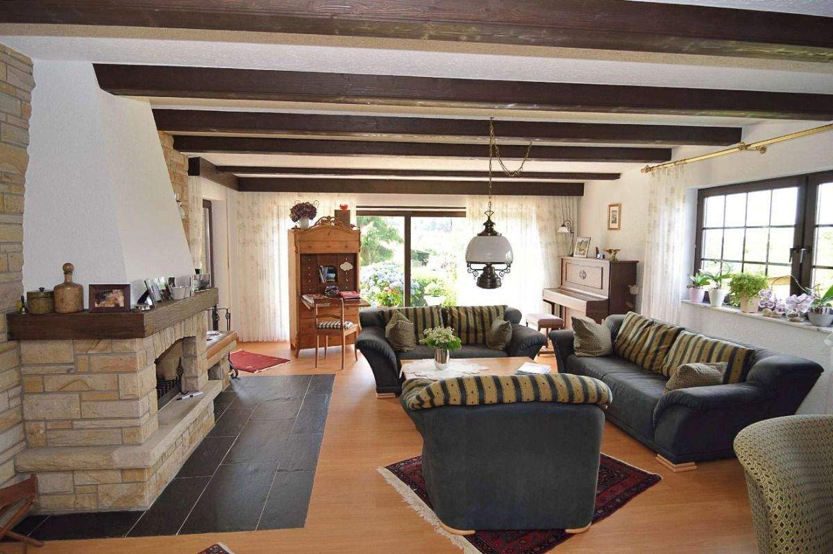 Thumbnail-freistehendes Einfamilienhaus mit ELW in VG Puderbach zu verkaufen.