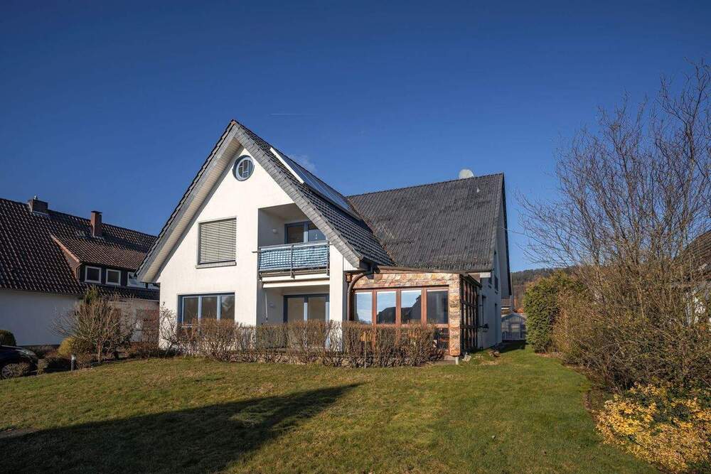 Thumbnail-Viel Platz für Familie oder Vermietung - großzügiges Zweifamilienhaus mit Wintergarten, Loggia und Garten in ruhiger und beliebter Lage von Steinhagen