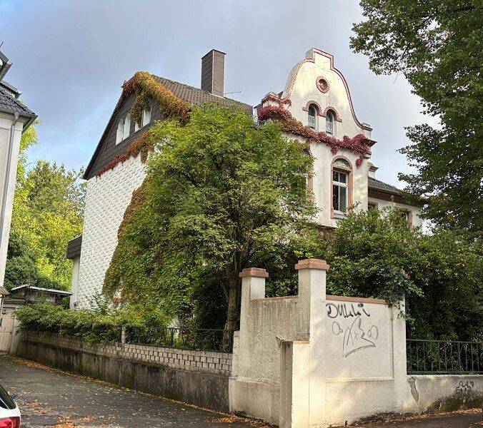 Thumbnail-Flexibel nutzbares Zweifamilienhaus im Villenstil mit Wintergarten, BalkonLoggia und uneinsehbarem Garten in der Parkstraße mit Altlasten