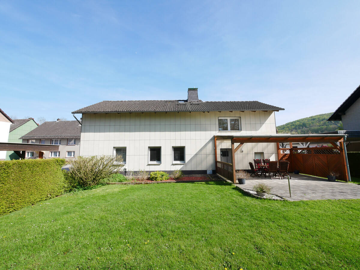 Thumbnail-Großzügiges Einfamilienhaus mit Zweifamilienhaus-Option in ruhiger Lage