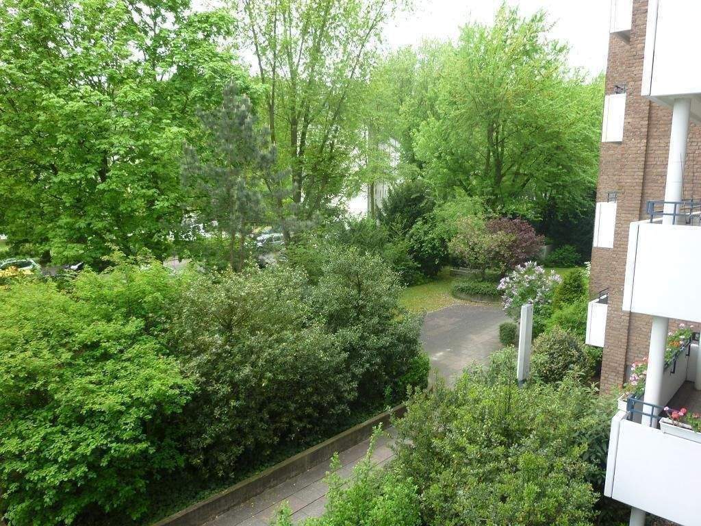 Thumbnail-Mörsenbroich-Nähe Zoopark: schicke 2 Zi.Whg. 68 m², neues Bad, EBK , gr.Sonnenbalkon,Lift, TG-Stellplatz