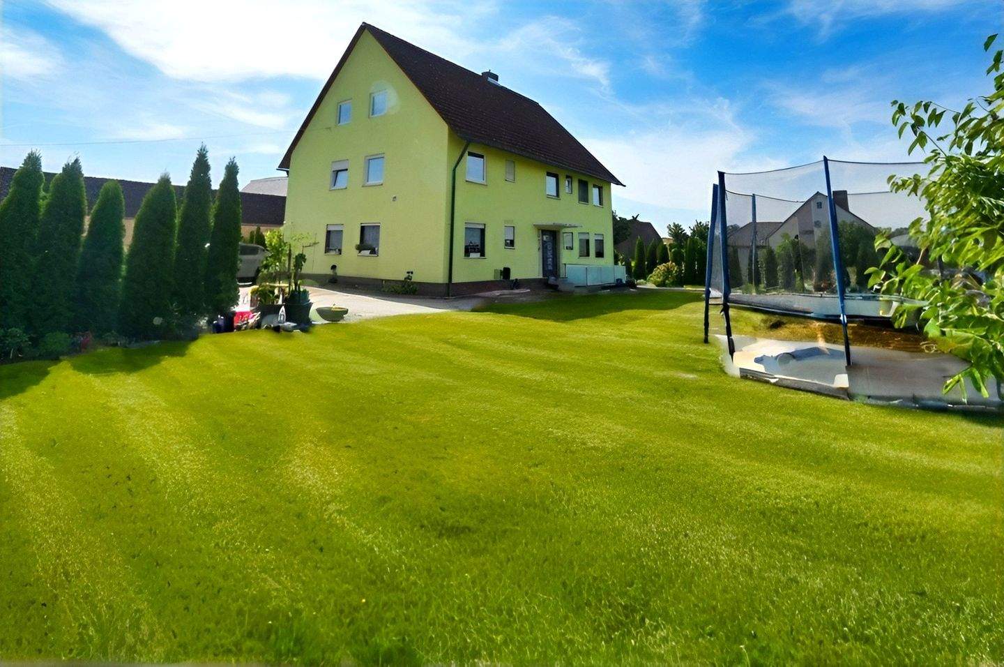 Thumbnail-Modernisiertes 3-Parteien MFH - Ideal für Familien& Investoren