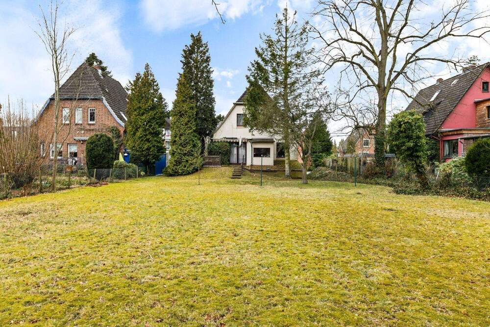 Thumbnail-Sanierungsbedürftiges Haus auf großem Grundstück in ruhiger Wohnstraße von Rahlstedt-Oldenfelde
