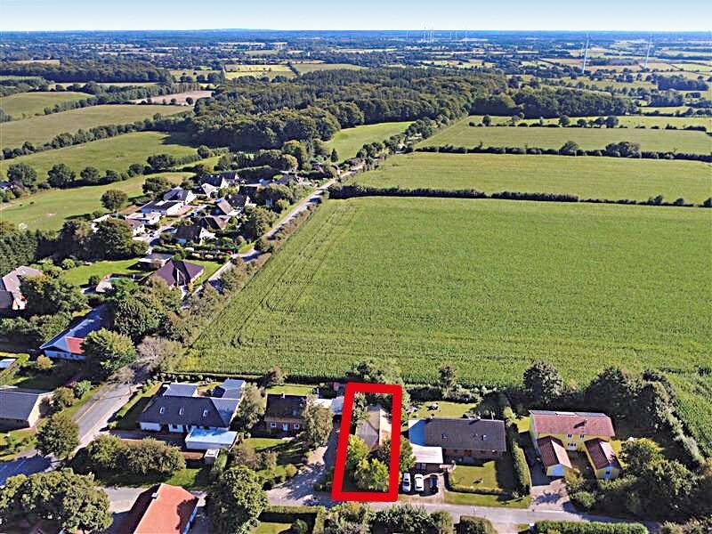 Thumbnail-Grundstück, bebaut mit einem Lager-Werkstattgebäude sowie einer Garage