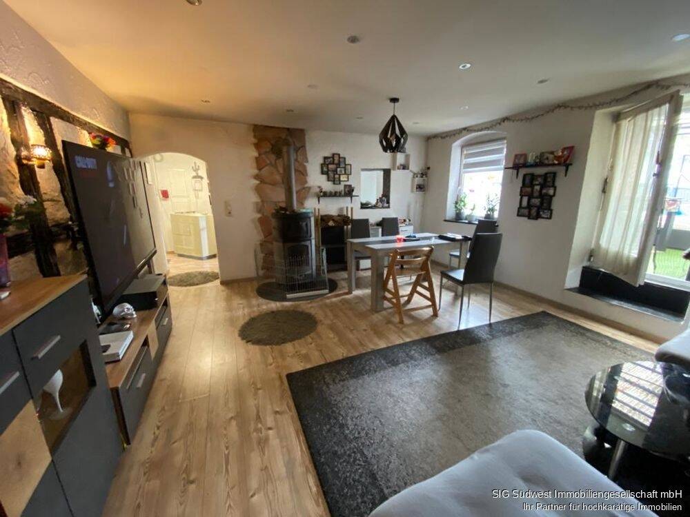 Thumbnail-Gepflegtes Zweifamilienhaus mit großem Garten und zusätzlichem Grundstück in 75305 Neuenbürg Arnbach