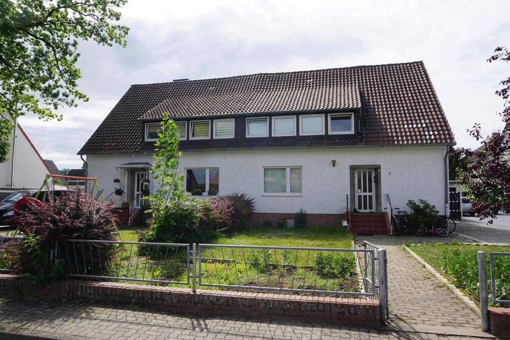Thumbnail-Ehmen, Waldnähe, ca. 1995 modernisierte Doppelhaushälfte in ruhiger Lage