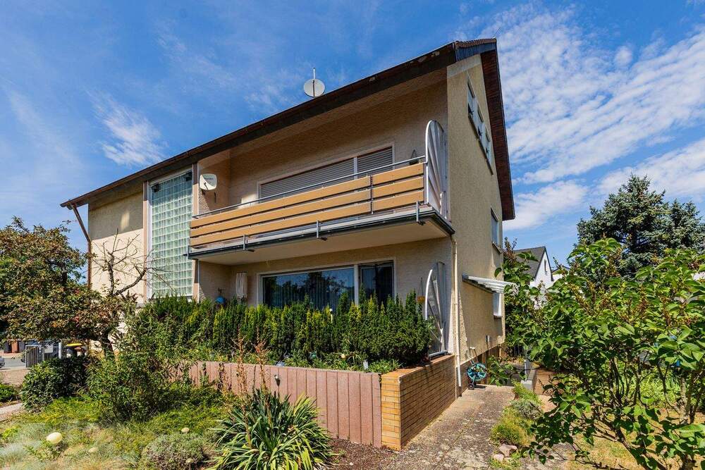 Thumbnail-Vollvermietetes, gepflegtes 3-Familienhaus mit Tageslichtbädern, Garage und Garten in guter Wohnlage