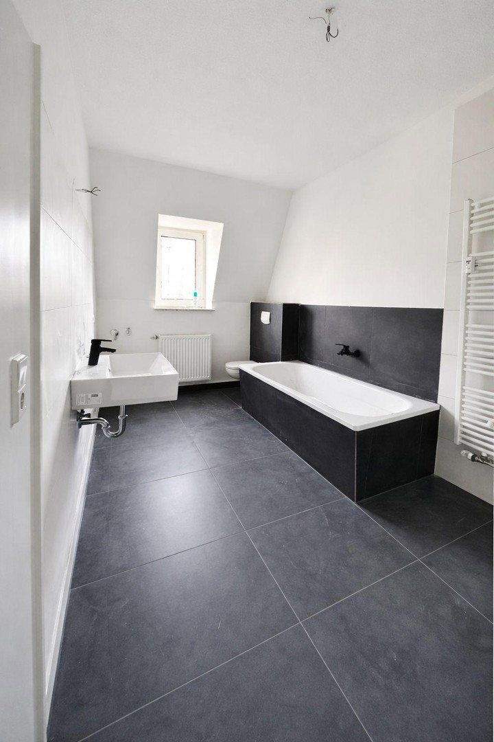 Thumbnail-Großzügig, hell, hochwertig - sanierte 3-Raum-Wohnung im gepflegten Mehrfamilienhaus