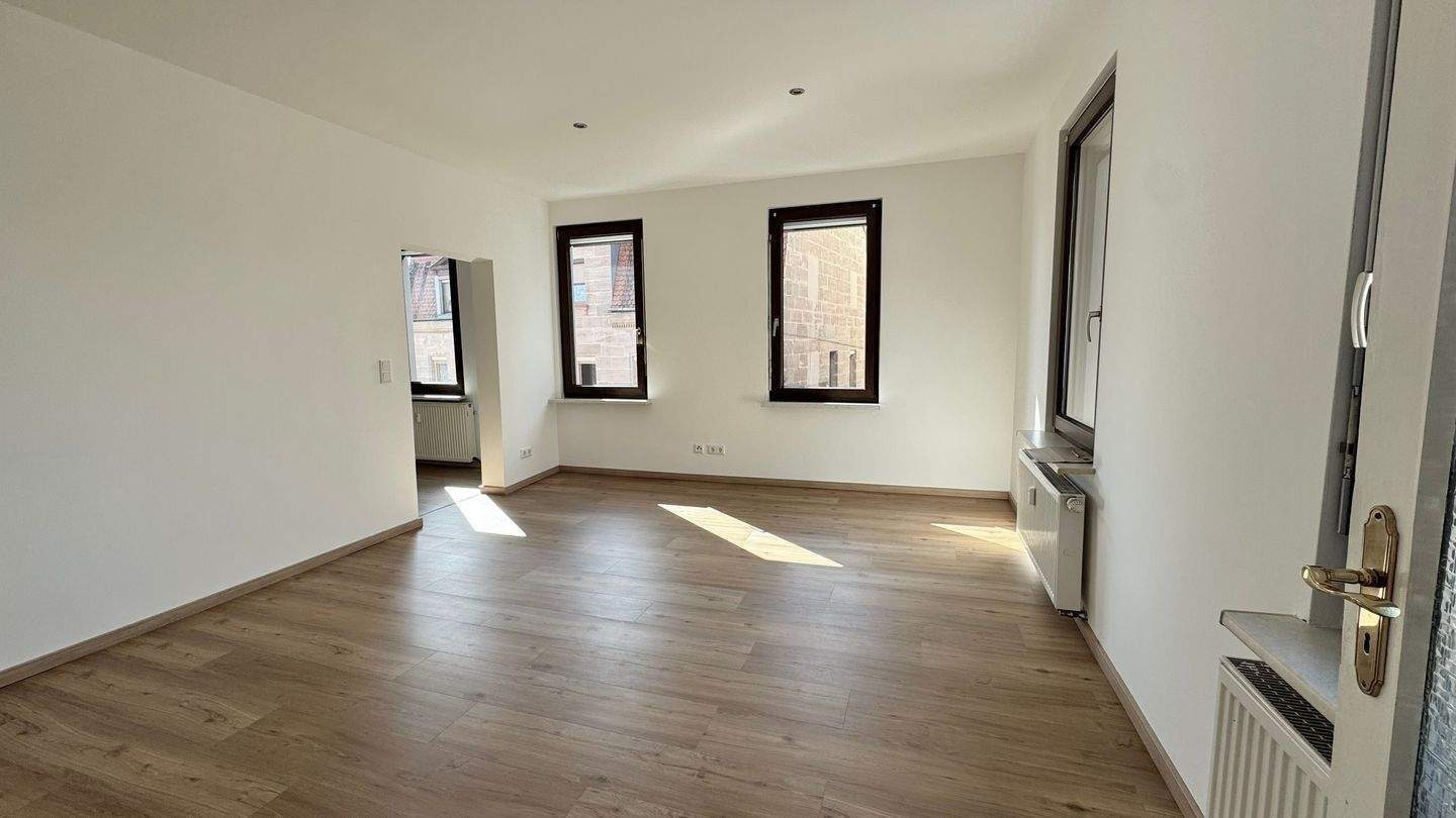 Thumbnail-Zirndorf-Marktplatz ! Geräumige, komplett renovierte 3-Zi.-Altbau-Whg, 75 m², 1.OG ohne Aufzug