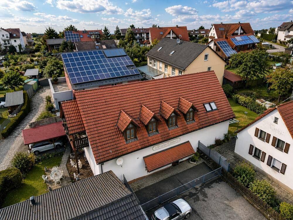 Thumbnail-WOHNEN UND ARBEITEN - Wohn- und Geschäftshaus mit fünf KFZ-Stellplätzen, Carport und Garten