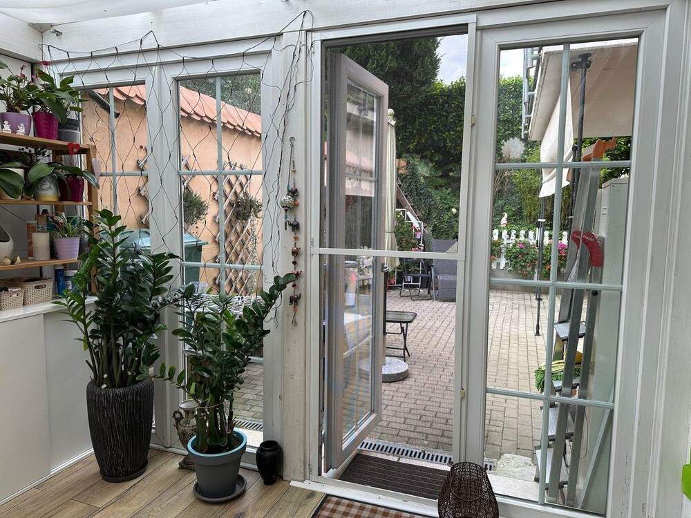 Thumbnail-3 – Zimmer-Wohnung mit Wintergarten und gepflegtem Außenbereich in TOP-Wohnlage