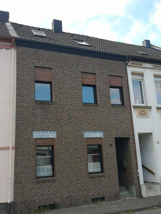 Thumbnail-Einfamilienreihenhaus mit Anbau, Keller und Garten in verkehrsgünstiger Vorstadtlage