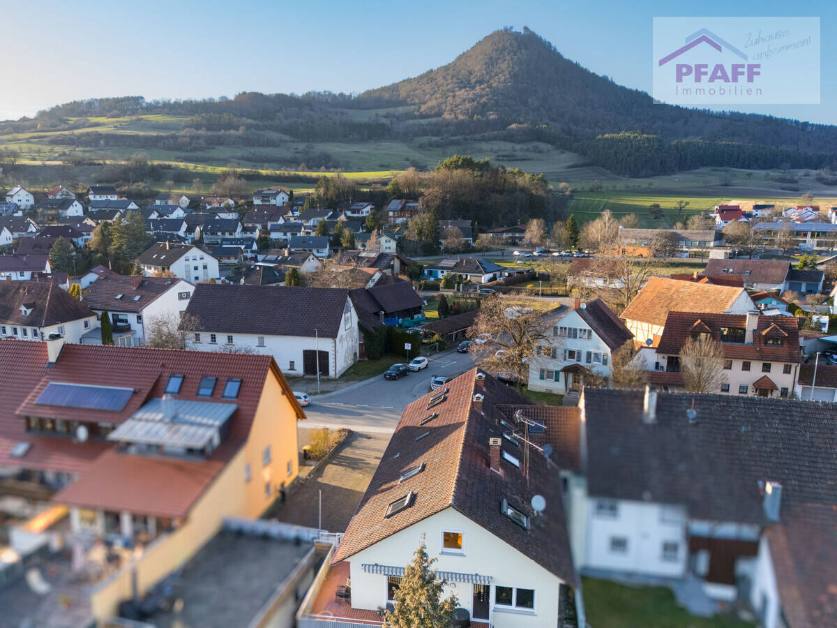 Thumbnail-Zuhause ankommen in Welschingen - 6 Zi.-DG-Wohnung mit 130 m², 2 Stellplätzen und Gartenfläche